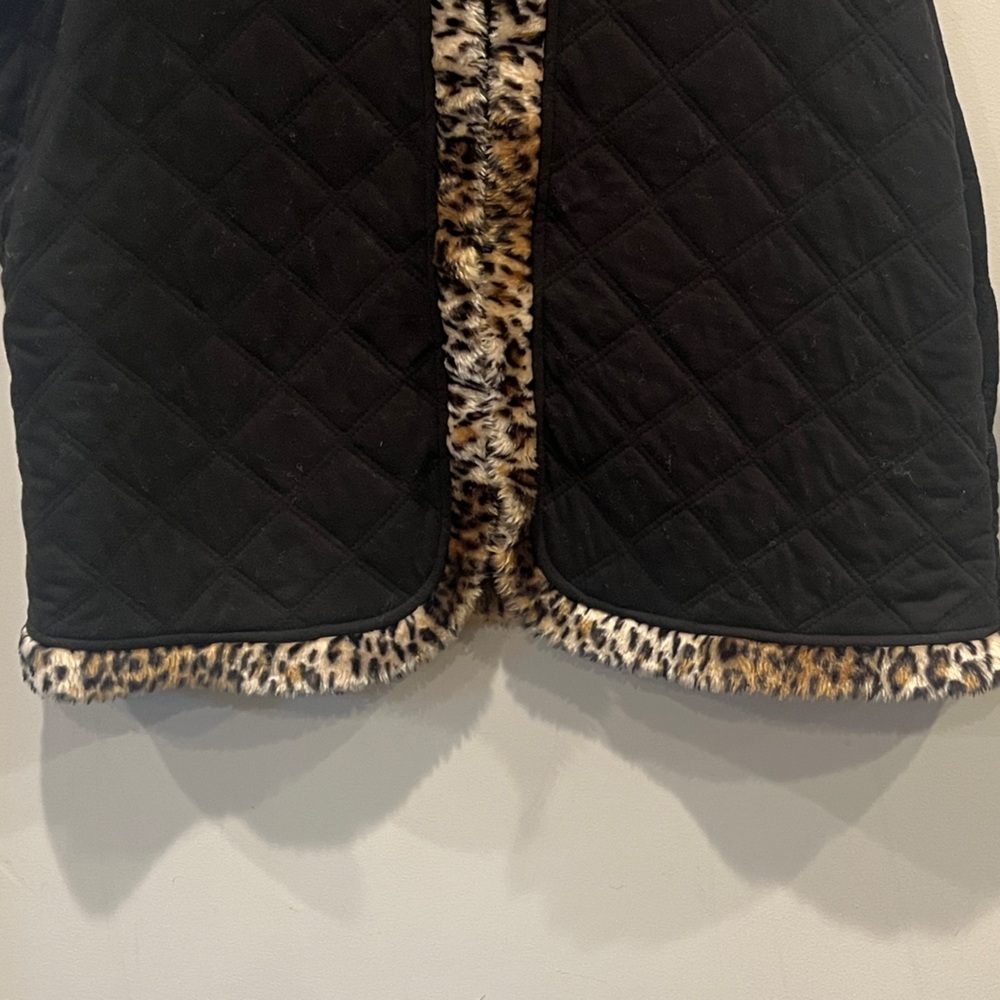 Onque Woman Black Quilted Vest with Faux Fur Animal Print Trim Women’s Size 1X - Picture 6 of 8